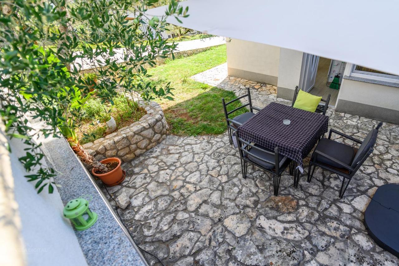 Apartments Maksim And Timon Đảo Krk Ngoại thất bức ảnh